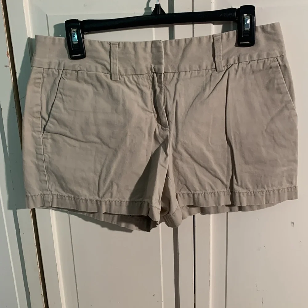 Ann Taylor Loft Khaki Chino shorts EUC